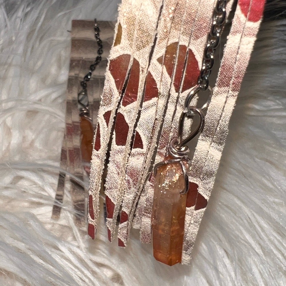 Shimmer leather quartz fringe earrings - Picture 7 of 9